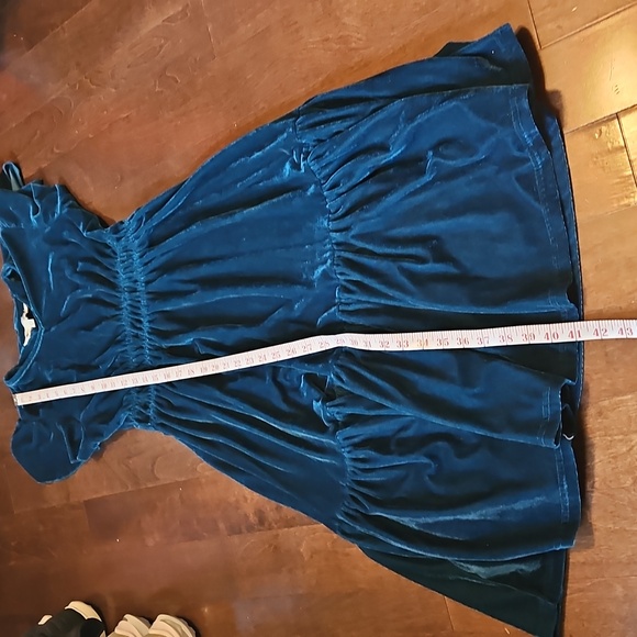 Yumi Velvet Dress - Picture 8 of 9